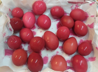 Τα κόκκινα πασχαλινά  αυγά!