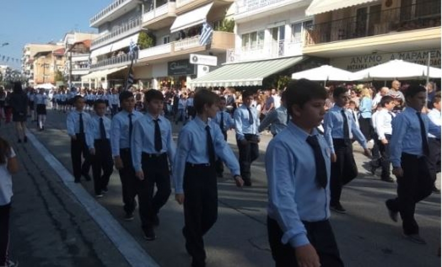 To σχολείο μας στην παρέλαση της 28ης Οκτωβρίου (vid)