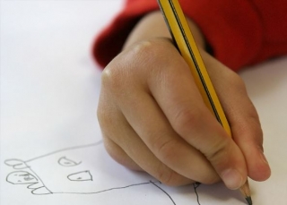 Πώς πρέπει να κρατάει σωστά το μολύβι το παιδί προσχολικής ηλικίας;