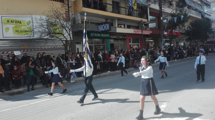 To σχολείο μας στην παρέλαση της 25ης Μαρτίου (photos)